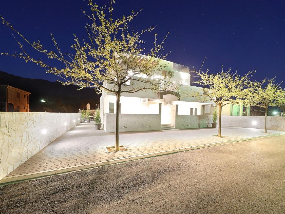 Serene In With Private Swimming Pool Villa Seline